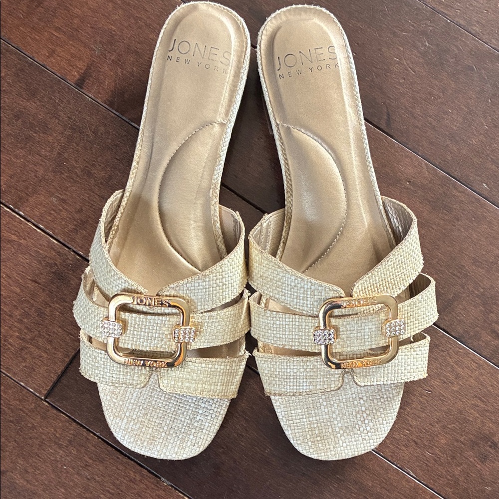 Jones New York Women's Gold Buckle Sandals